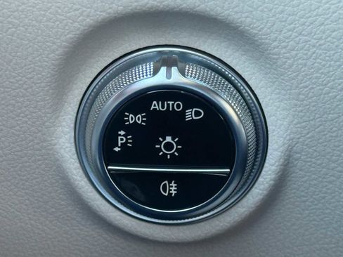 Used 2025 Mercedes-Benz C 300 Sedan image 41