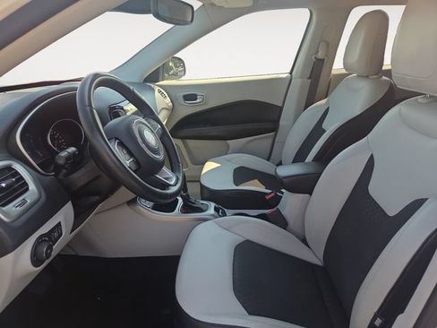 Used 2018 Jeep Compass Latitude w/ Popular Equipment Group FWD image 9