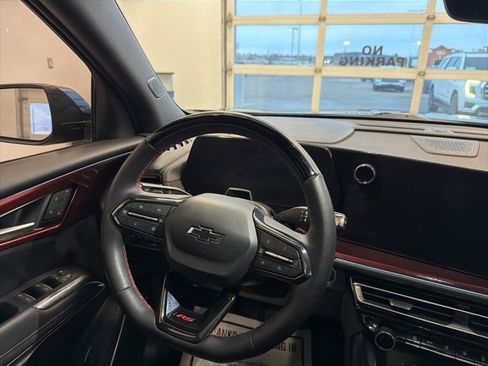 Used 2024 Chevrolet Traverse RS image 32