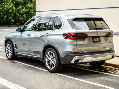 Used 2026 BMW X5 xDrive40i w/ Climate Comfort Package AWD/4WD image 5