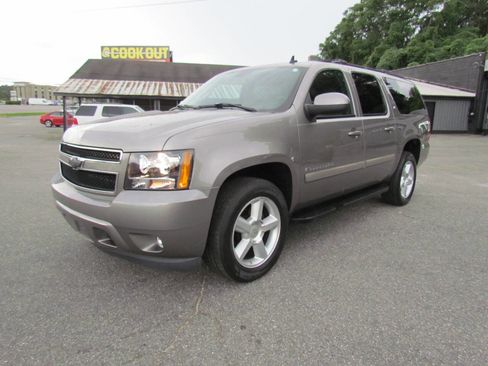 Used 2008 Chevrolet Suburban LT w/ Convenience Package 1 image 3