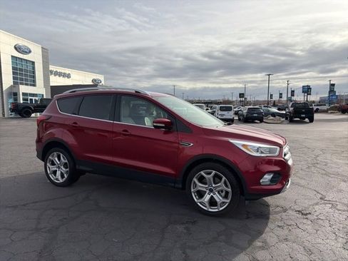 Used 2019 Ford Escape Titanium image 2