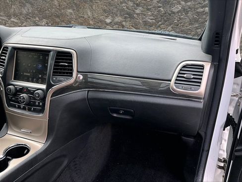 Used 2014 Jeep Grand Cherokee Overland w/ Advanced Technology Group AWD/4WD image 15