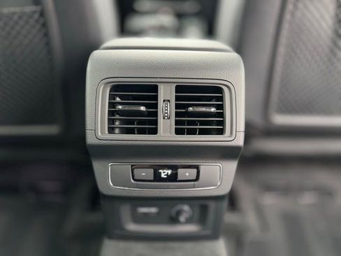 Certified 2025 Audi Q5 2.0T Premium Plus image 23