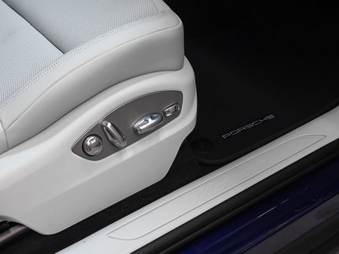 New 2026 Porsche Macan AWD/4WD image 20
