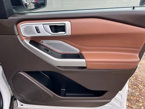 Used 2023 Ford Explorer King Ranch w/ Technology Package image 32