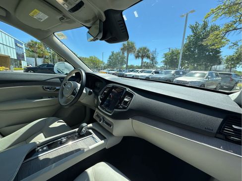 Used 2023 Volvo XC90 B6 Plus image 24