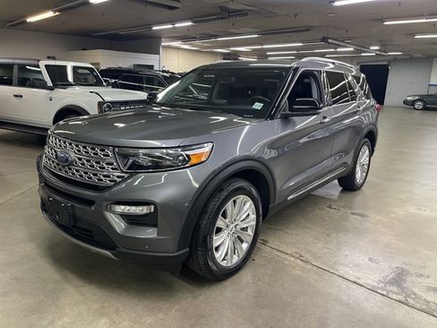 Certified 2022 Ford Explorer Limited w/ Limited Technology Package AWD/4WD image 3