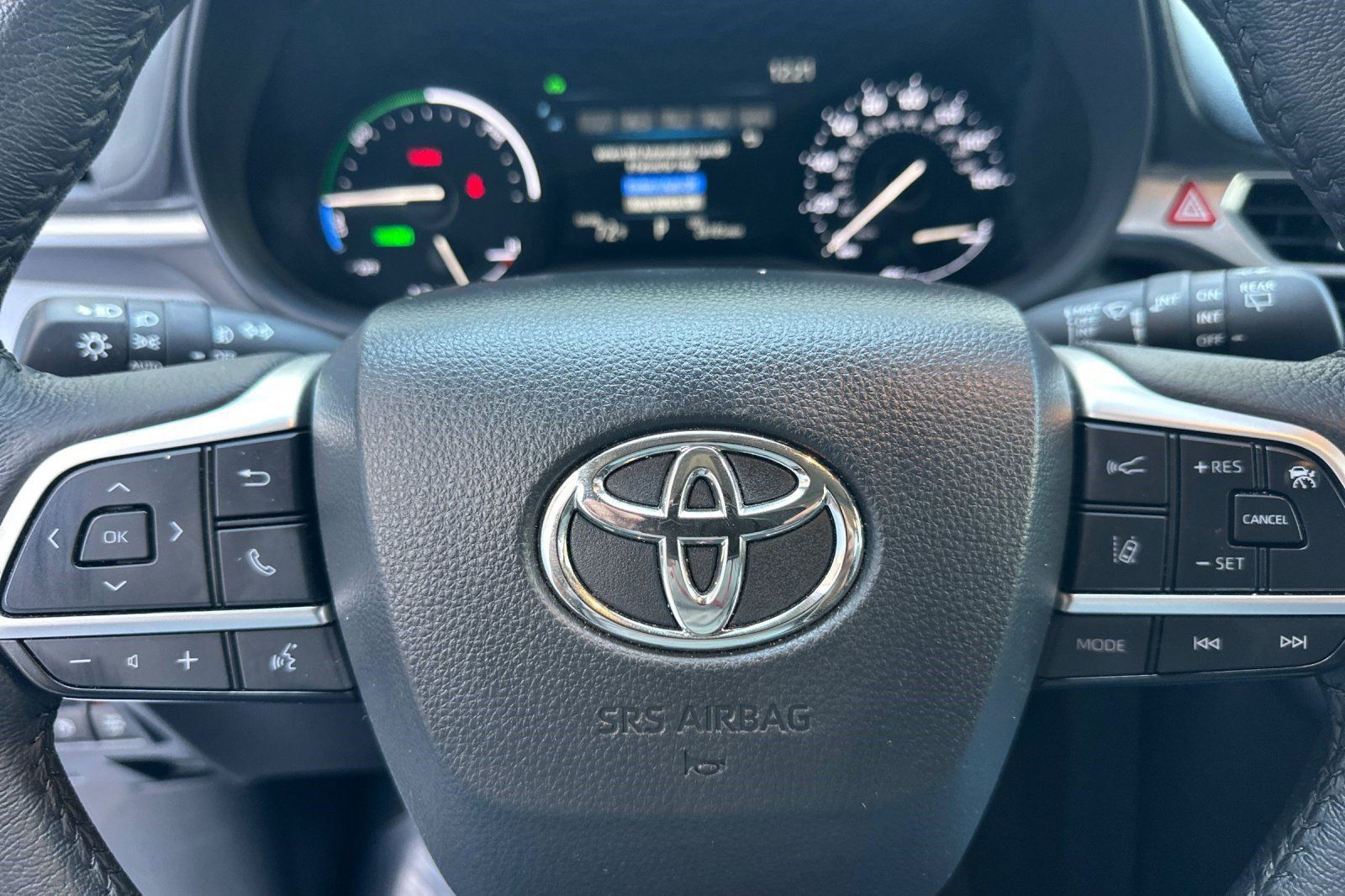 Used 2026 Toyota Sienna XLE FWD image 28