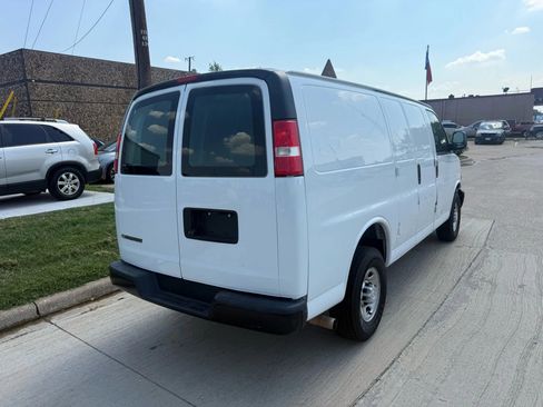 Used 2019 Chevrolet Express 2500 image 5
