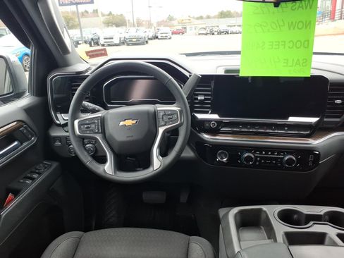 Used 2023 Chevrolet Silverado 1500 LT AWD/4WD image 9