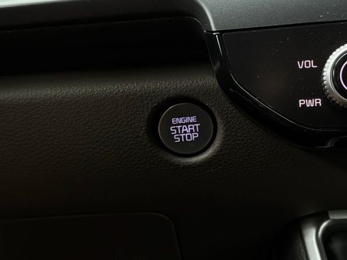 Used 2026 Kia Carnival FWD image 32