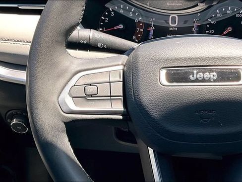 Used 2025 Jeep Compass Limited AWD/4WD image 11