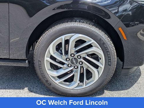 Certified 2026 Lincoln Navigator Reserve AWD/4WD image 8