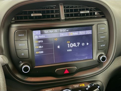 Used 2025 Kia Soul LX w/ LX Technology Package FWD image 21