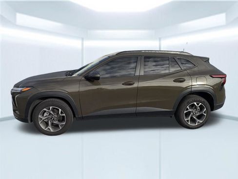 Used 2024 Chevrolet Trax LT image 2