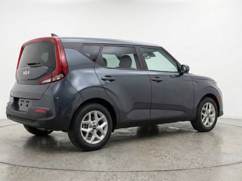 Used 2025 Kia Soul LX w/ LX Technology Package FWD image 9