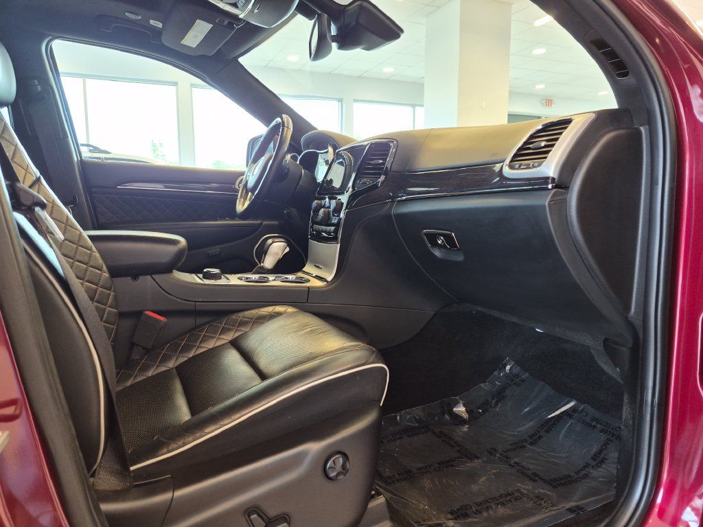 Used 2020 Jeep Grand Cherokee Summit AWD/4WD image 24