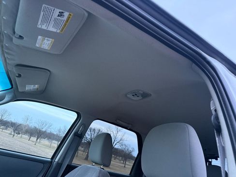 Used 2005 Ford Escape XLT image 14