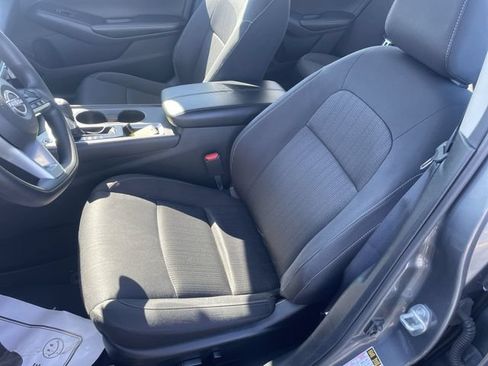 Used 2025 Nissan Altima 2.5 SV FWD image 17