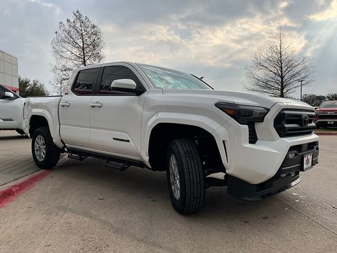 New 2025 Toyota Tacoma SR5 image 4