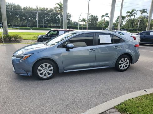 Used 2023 Toyota Corolla LE FWD image 2