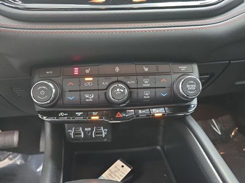 Used 2025 Dodge Durango GT image 38