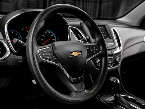 Used 2020 Chevrolet Equinox LS w/ LPO, Floor Liner Package FWD image 17