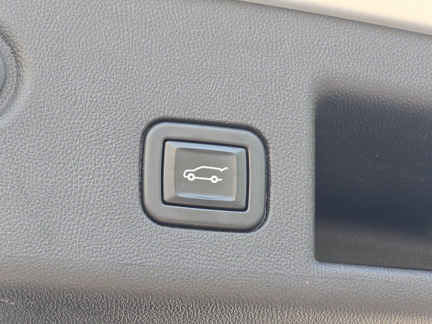Used 2021 Chevrolet Equinox LT FWD image 13