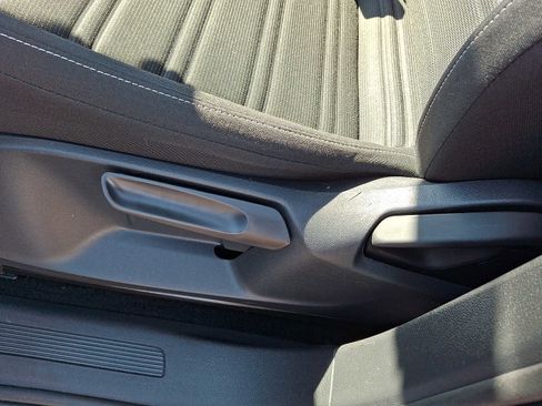 Used 2022 Volkswagen Tiguan S image 11