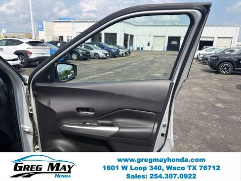 Used 2019 Nissan Kicks SR w/ SR Premium Package FWD image 27