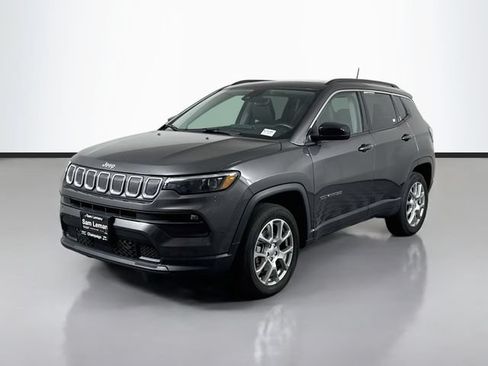 Used 2022 Jeep Compass Latitude w/ Sun and Sound Group AWD/4WD image 3