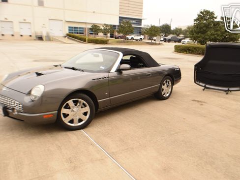 Used 2003 Ford Thunderbird image 11