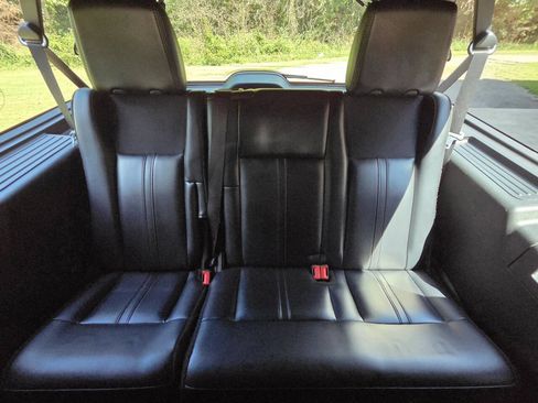 Used 2017 Lincoln Navigator L Select RWD image 16