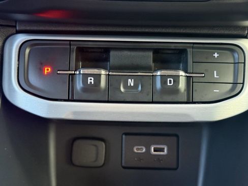 Used 2023 GMC Acadia SLE image 21