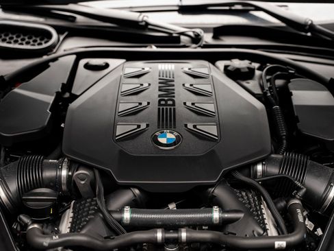 Used 2024 BMW 760i xDrive image 76