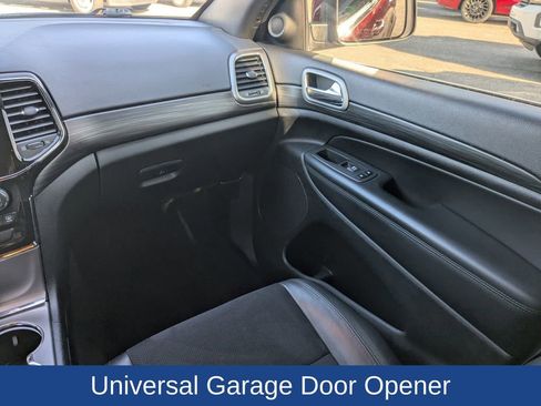 Used 2022 Jeep Grand Cherokee Laredo X image 18