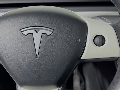 Used 2021 Tesla Model Y Long Range image 20