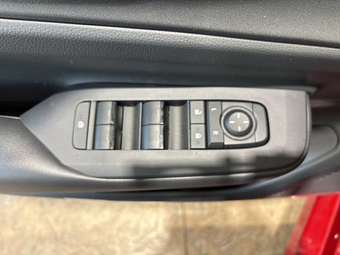 New 2026 Toyota Prius Plug-In Hybrid FWD image 13