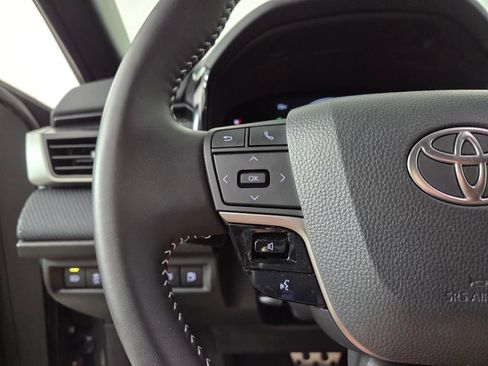 Used 2025 Toyota Camry SE w/ Convenience Package FWD image 15