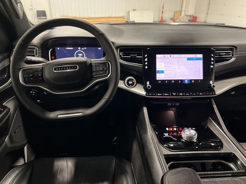 Used 2024 Jeep Wagoneer Series II w/ Premium Group I image 11