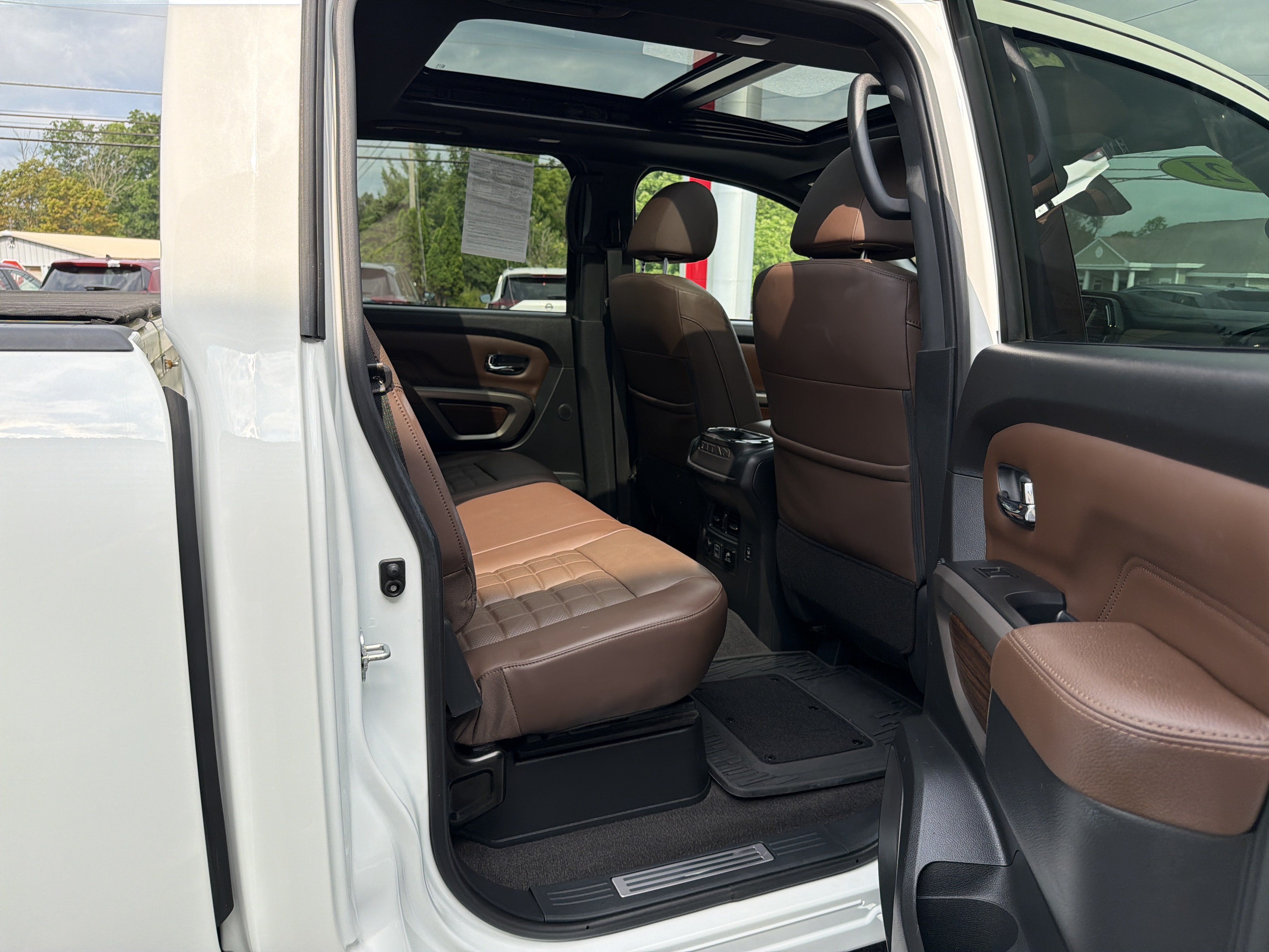 Used 2021 Nissan Titan Platinum Reserve w/ Moonroof Package AWD/4WD image 9
