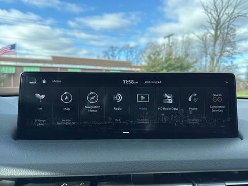 Used 2024 Genesis Electrified GV70 Advanced image 23