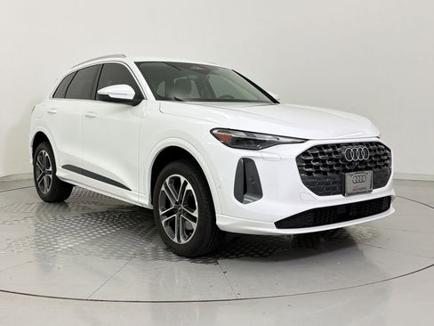 Certified 2025 Audi Q5 Premium w/ Convenience Package AWD/4WD image 7