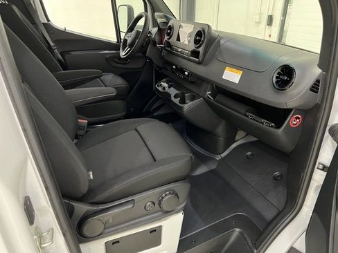 Used 2023 Mercedes-Benz Sprinter 3500 image 30