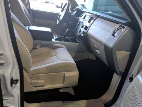 Used 2015 Ford Expedition XLT RWD image 2