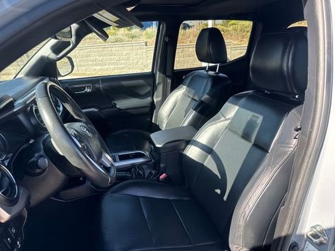 Used 2020 Toyota Tacoma Limited AWD/4WD image 22