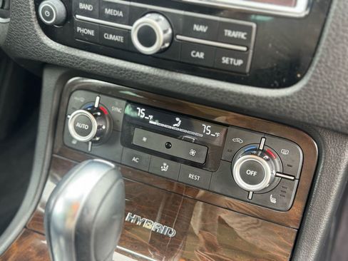 Used 2013 Volkswagen Touareg Hybrid image 19