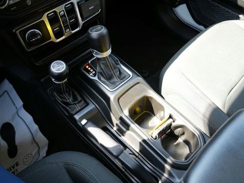 Used 2021 Jeep Wrangler Unlimited Sahara AWD/4WD image 16