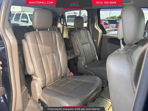Used 2013 Chrysler Town & Country Touring FWD image 16